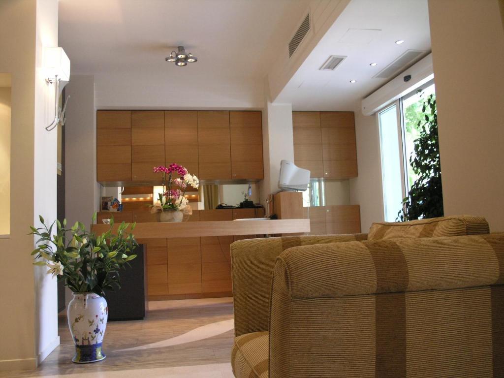 Aparthotel England ริชโชเน ภายนอก รูปภาพ