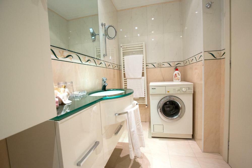 Aparthotel England ริชโชเน ภายนอก รูปภาพ
