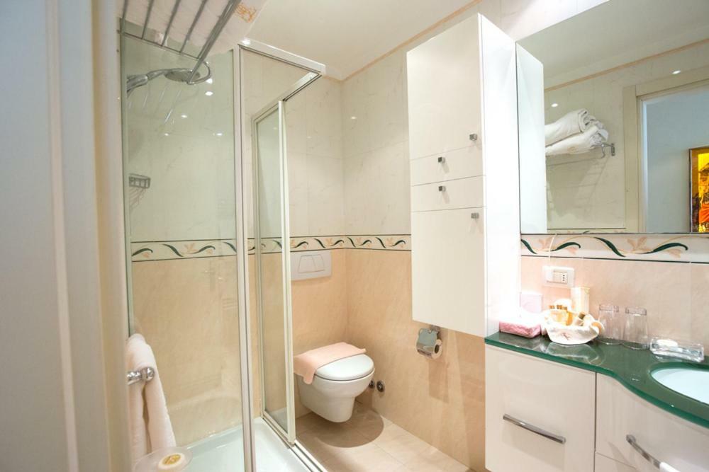 Aparthotel England ริชโชเน ภายนอก รูปภาพ