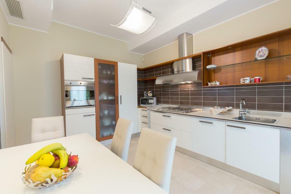 Aparthotel England ริชโชเน ภายนอก รูปภาพ